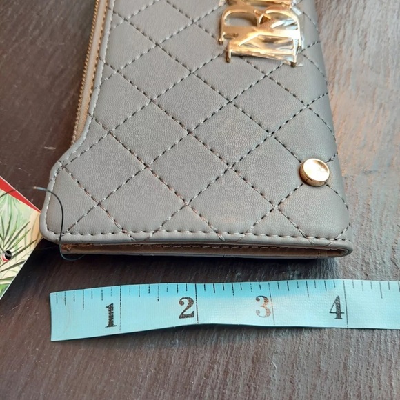 47. Badgley Mischka Crossbody Bag - Picture 5 of 11